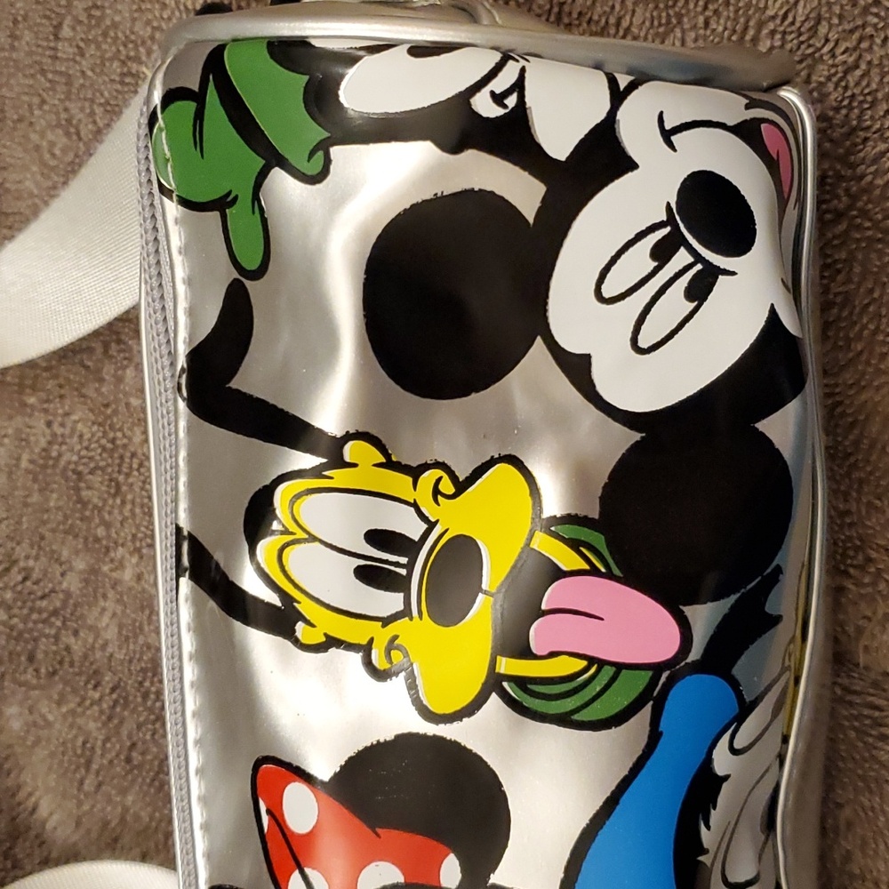 Disney Characters silver crossbody bag with removable strap NEW - Picture 3 of 6